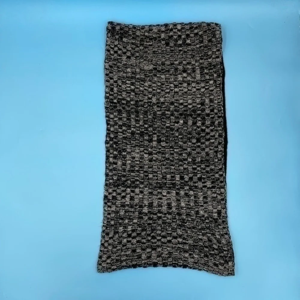 Black / White Knitted Winter Scarf